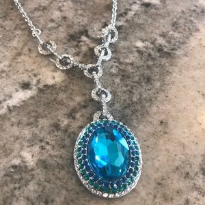 BOLD CRYSTAL NECKLACE
